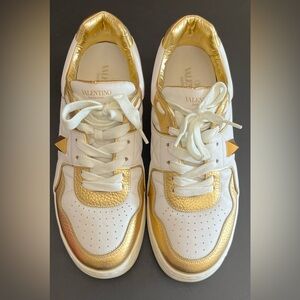 Valentino Garavani Roman Stud Low-Top Sneaker